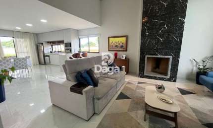 Casa Espetacular em Condomínio Fechado No Rio Vermelho.