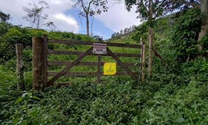 Excelente granja rural (só terreno), totalmente plana, com 2.257m², c/ água e energia, no Bairro Lagoa.