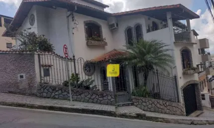 Casa tríplex com 3 dormitórios à venda, 224 m² por R$ 900.000 - Bairu - Juiz de Fora/MG