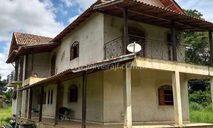 Excelente Chácara, toda plana, com casa duplex de 4 quartos, no centro da cidade de Goianá.