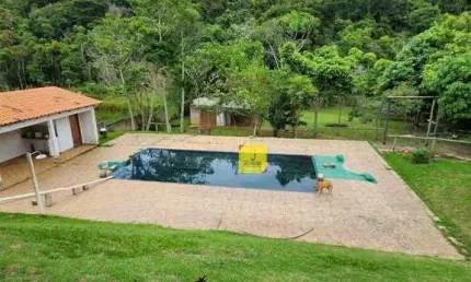 Excelente Chácara Rural, c/ terreno de 2.000m², casa duplex de 3 quartos, piscina, área gourmet, pomar, várias árvores frutíferas -  Estrada da Lagoa.