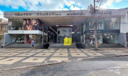 Loja com garagem no Centro Comercial do Manoel Honório