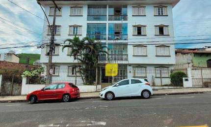 Amplo apto com 2 quartos, 2 banheiros e garagem no Alto dos Passos
