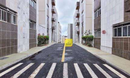 Apto com quarto, sala, banheiro, cozinha e garagem no Paineiras