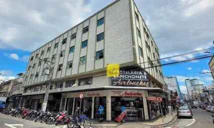 Oportunidade! Apartamento de 2 quartos, no coração do centro de Juiz de Fora, Rua São Sebastião, próximo ao Shopping Santa Cruz - Por apenas 190 mil.