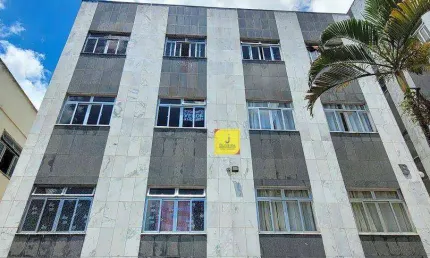 Apto com 3 quartos, vaga de estacionamento e portaria 24h no Paineiras