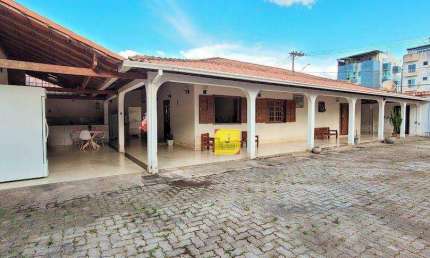 Casa linear com 3 suítes e espaço gourmet, em terreno de 500m² no Marilândia