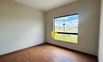 Casa com 2 quartos, 2 banheiros, e 2 vagas no Recanto da Mata