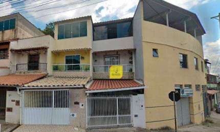 Casa com 2 quartos, terraço e garagem em Nova Benfica