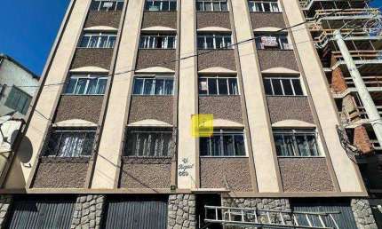Apto com 3 quartos e garagem ampla no Jardim Glória