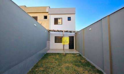 Casa com 2 suítes, quintal e garagem no Jardim São João