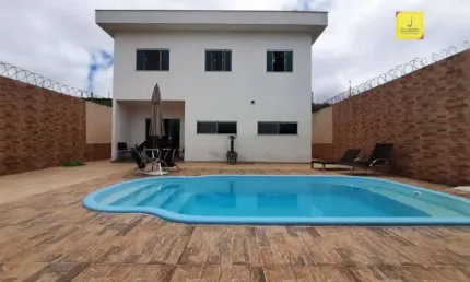 Maravilhosa Casa Duplex de 4 Quartos e com Piscina no Morada do Serro, entrada da Região do São Pedro.
