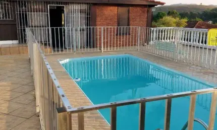 Linda Granja com Casa de 2/4 e Piscina, no Bairro Shangri-la, em Goianá-MG.