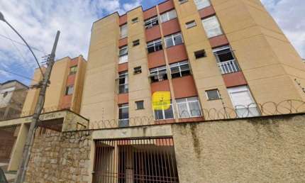 Ótimo Apartamento de 2 Quartos c/ Garagem, andar térreo, no Manoel Honório, com excelente Localização.
