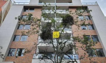 Cobertura com 5 quartos (suíte), 2 salas, e 3 vagas no Vale do Ipê