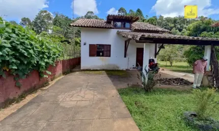 Maravilhosa Granja, com excelente localização, com terreno totalmente plano de 2.500m², e casa Duplex de 1 quarto, no Bairro Novo Horizonte.