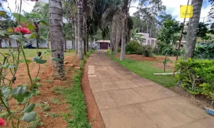 Maravilhosa Granja, c/ excelente localização, Terreno totalmente plano de 5.000m², c/ Casa Duplex de 1/4, Piscina e varanda gourmet, no Novo Horizonte
