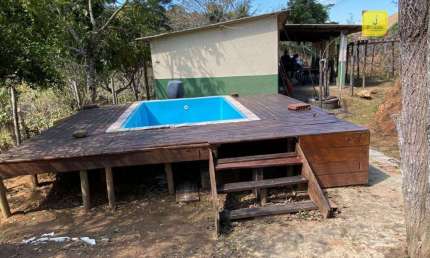Baixou de preço - Antes: 325 mil - Hoje, apenas 250. - Bela Chácara com casa de 2 quartos, e terreno com 7.000 m² - Triquedas - Coronel Pacheco/MG.