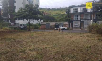 Terreno plano com 683m² no Recanto da Mata - com projeto aprovado