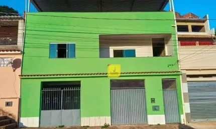 Casa de 2 quartos e 2 vagas de garagem, com quintal no Bairro Santa Cruz.
