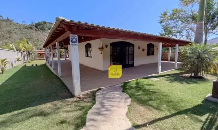 Maravilhosa granja, com 2 casas, uma principal e uma de hóspedes no fazendinhas de valadares.