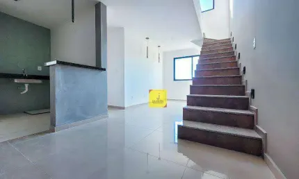 Linda cobertura de 2 quartos com suíte, garagem e elevador no Recanto da Mata