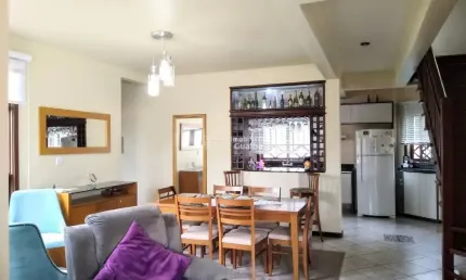 CASA COM 3 DORMITORIOS,SENDO 1 SUITE NO BAIRRO FATIMA -GUAIBA -RS
