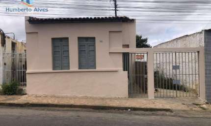 Casa com 3 dormitórios para alugar, 100 m² por R$ 842,00/mês - Centro - Vitória da Conquista/BA