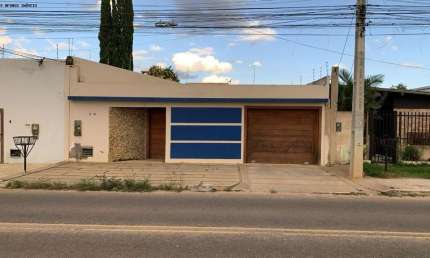 Casa para Locação em Vitória da Conquista, Boa Vista, 3 dormitórios, 3 suítes, 4 banheiros, 2 vagas