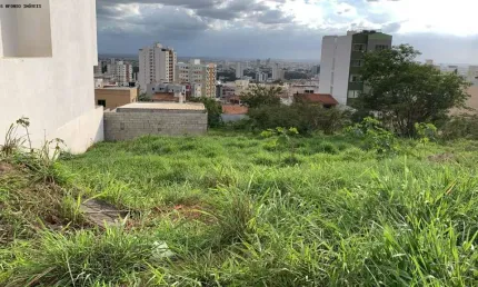 Terreno à venda na Rua da Poesia, 118, Candeias, Vitória da Conquista