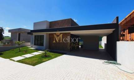 Encante-se com esta incrível casa à venda no exclusivo Condomínio Terras de Santa Cruz, em Bragança Paulista/SP!