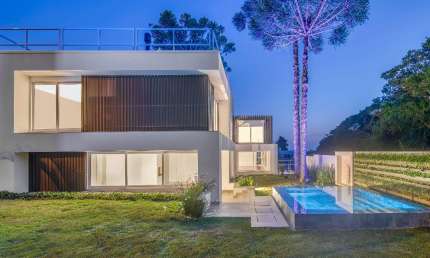 Excelente casa com 4 suítes em condomínio fechado - Campo Comprido