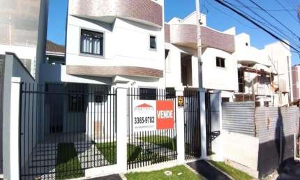 Excelente sobrado sem germinação à venda no bairro Uberaba-Curitiba-PR.