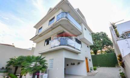 Excelente sobrado Quadriplex à venda, alto padrão, localizado no Guaíra.