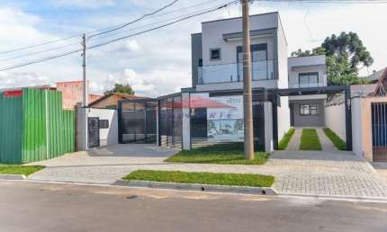 Sobrados novos com acabamento de alto padrão à venda no bairro Uberaba-Curitiba-PR.