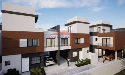 Lindos sobrados internos localizados no bairro Uberaba-Curitiba-PR