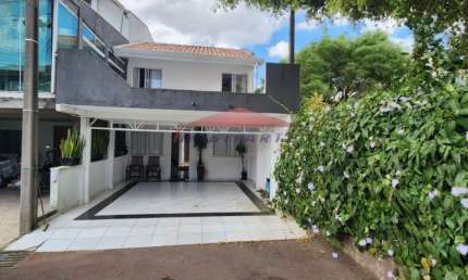 Ótimo sobrado localizado no bairro Cajuru-Curitiba-PR