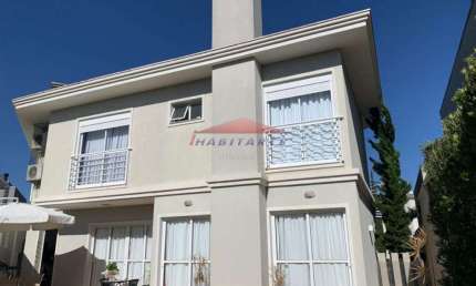 Linda casa localizada no bairro Uberaba-Curitiba-PR