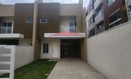 Imperdível sobrado à venda em Pinhais-PR, Estância Pinhais! 3 quartos, 1 suíte, 2 salas, 3 banheiros, 4 vagas, 135m².