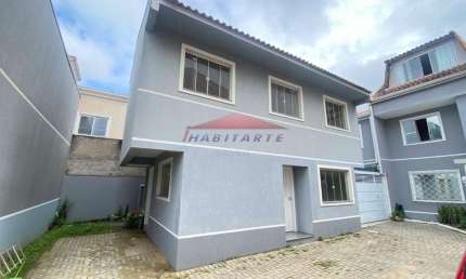 Sobrado de 3 quartos com ampla suíte em condomínio no Uberaba, Curitiba-PR: 98m², 2 vagas. Venha conhecer!