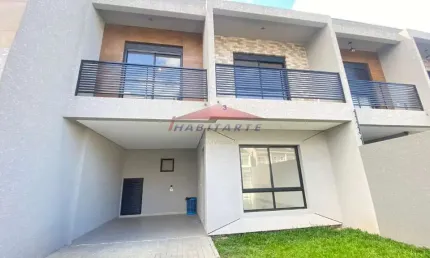 Sobrado à venda em Curitiba-PR, bairro Uberaba: 3 quartos, 1 suíte, 1 sala, 2 vagas de garagem, 124m². Venha conhecer!