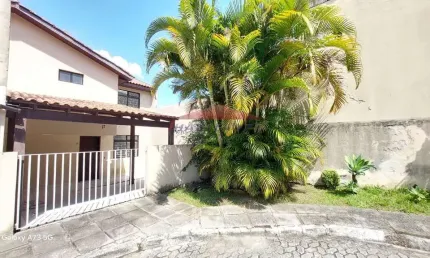 Imperdível Sobrado à venda em Curitiba-PR, 3 quartos, 1 suíte, 2 banheiros, 2 vagas, 80m² no Bairro Alto!