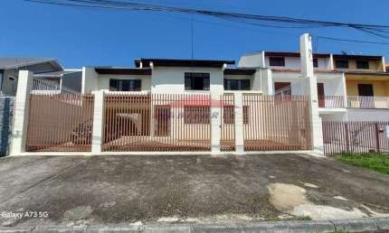 Sobrado de Luxo com 3 quartos e 2 suítes em Cajuru, Curitiba-PR: 450m², 2 salas, 5 banheiros e 4 vagas. Imperdível!