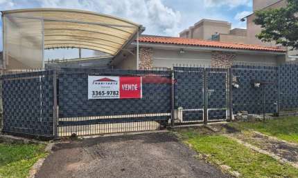 Excelente oportunidade: Casa à venda em Curitiba-PR, bairro Uberaba! 3 quartos, 1 sala, 1 banheiro, 2 vagas de garagem, 110m² de área.