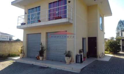 Sobrado de 2 quartos no Guatupê: venda ou locação em São José dos Pinhais-PR - 59m², 6 vagas de garagem.