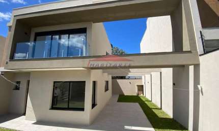 Sobrado à Venda Bairro Uberaba: 3 Suítes, Sala para dois ambentes, 4 Banheiros, 4 Vagas, 145,02 m²!