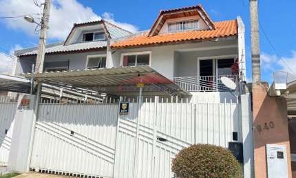 Imperdível Sobrado à Venda em Curitiba-PR, no Jardim das Américas! 3 Quartos, 1 Suíte, 2 Salas, 4 Banheiros, 2 Vagas, 199m².