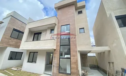 Sobrado de 3 quartos em condomínio no Uberaba, Curitiba-PR: 122,40 m², suíte, 2 salas e 4 banheiros!