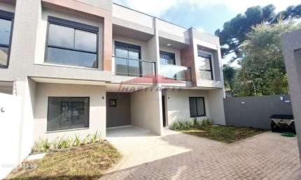 Sobrado à venda em Curitiba-PR, bairro Uberaba: 3 quartos, 1 suíte, 2 salas, 3 banheiros, 2 vagas de garagem, 97,42m².