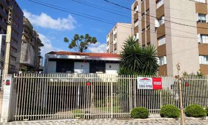 Ampla casa de 6 quartos e 303m² à venda no Batel, Curitiba-PR. Imperdível oportunidade de investimento!
